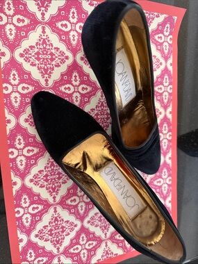 Vintage Joan and David Pumps: 2" Heels: Suede Black: Size 7.5 N